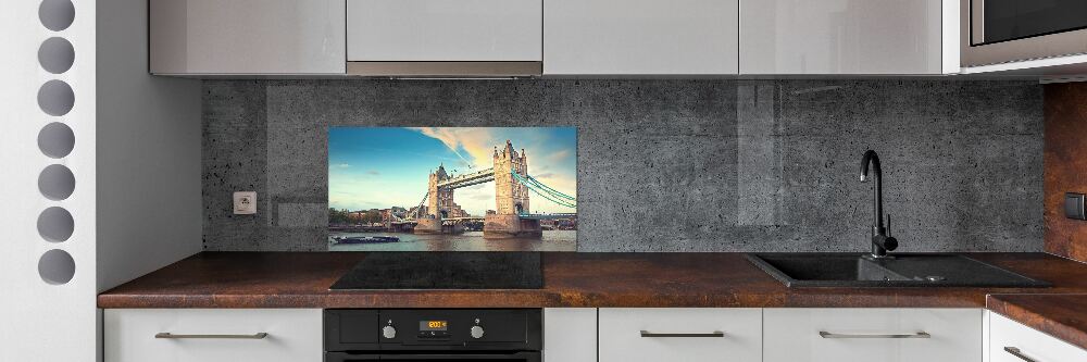 Panel lacobel Tower bridge Londyn